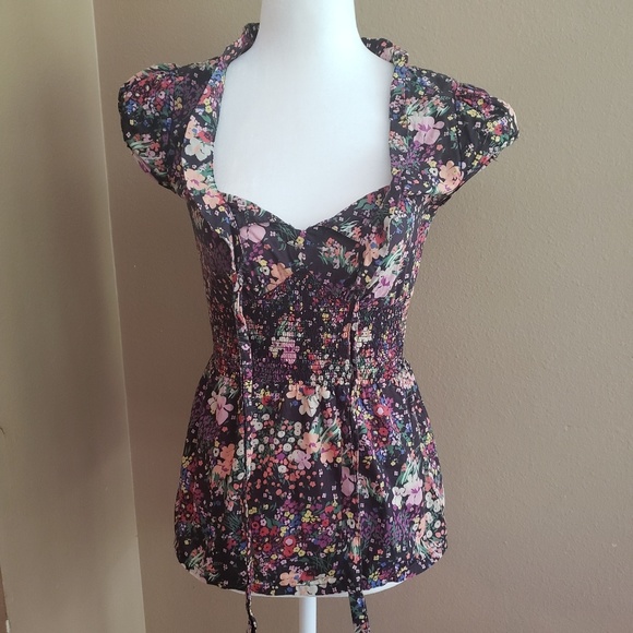 H&M Tops - H&M floral shirt in GUC!!